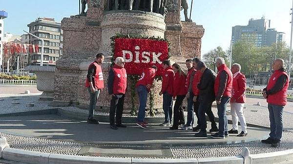 DİSK üyeleri İstanbul Taksim'deki Cumhuriyet Anıtı'na çelenk bırakırken, meydana çıkmak isteyen Beşiktaş ve Taksim'deki farklı işçi grupları polis tarafından gözaltına alındı. Polis gözaltılar sırasında gazetecilerin görüntü almasını engelledi. HAK İşçi Sendikaları Konfederasyonu (HAK-İŞ) üyeleri de Cumhuriyet Anıtı’na çelenk bıraktı.