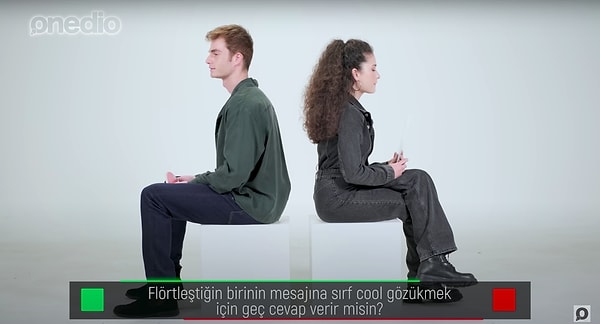 Peki flörtleştiğin birinin mesajına sırf cool gözükmek için geç cevap verir misin?