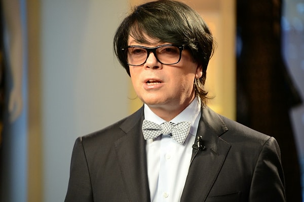 В июле 2021 года Валентин Юдашкин впервые рассказал о поиске преемника для своего модного дома