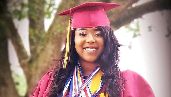 Normandie Cormier, 2019'da Louisiana'daki Early College akademisinden mezun olduğunda, yaklaşık 140 okuldan 9,5 milyon doların biraz altında burs teklifi aldı ve Guinness Dünya Rekorları tarafından tanınmaya çalıştı.