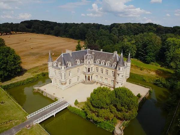 7. Château de Bourneau: