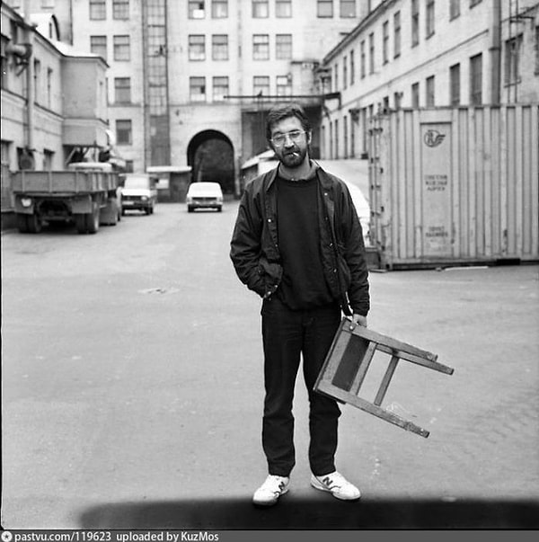 17. Где-то во двориках «Ленфильма».