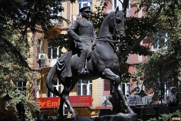 Zühtü Müridoğlu- Atatürk Anıtı