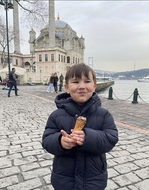 Bunun üzerine eski eşi Osman Karagöz'ün de açıkladığı üzere Pucca, tüm sosyal medya hesaplarını askıya almış, Batı için açtığı hesaptan sevenlerini bilgilendirmeye devam etmişti.