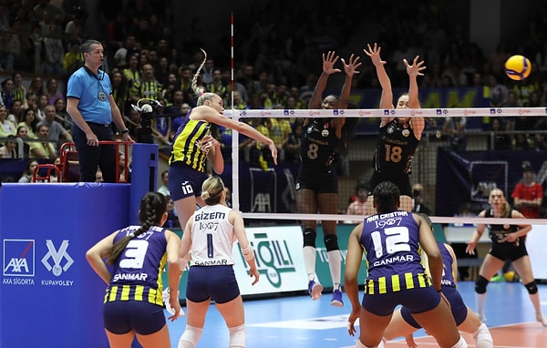 İki ekip bu sezon ligde iki, CEV Şampiyonlar Ligi’nde iki, bir Şampiyonlar Kupası'nda, bir de AXA Sigorta Kupa Voley’de olmak üzere toplam altı maçta karşı karşıya geldi.