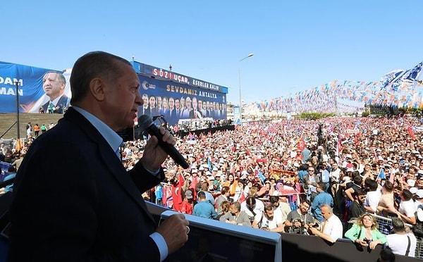 Erdoğan, Antalya'da muhalefete ve seçmenlere yönelik "Dinsiz" ve "Bayraksız" ifadelerini kullanmıştı.