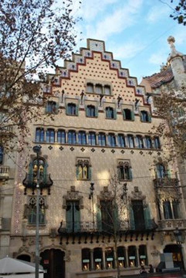 Gaudi'nin eserleri - Sagrada Família, Parc Güell, Casa Batlló ve belki de en ünlüsü olan Pedrera.