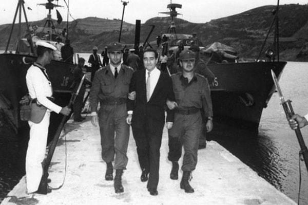 1960: Türkiye Cumhuriyeti’ndeki ilk askeri darbe.