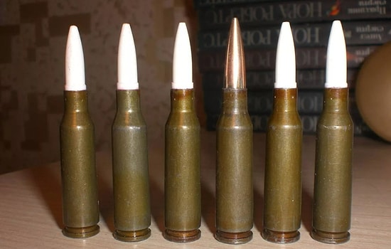 У каких автоматов Калашникова было зеленое цевье, и для чего нужны патроны с белыми пулями
