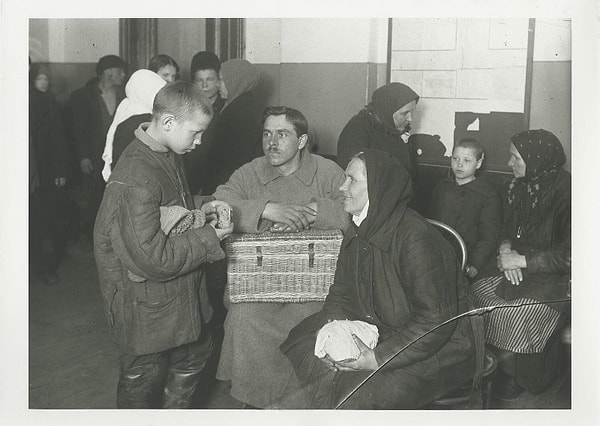 2. Однако наиболее похожая на современную телогрейку одежда появилась лишь после того, как в 1870 году немецкие братья Пауль и Альфред Хартманн разработали промышленный метод производства ваты.