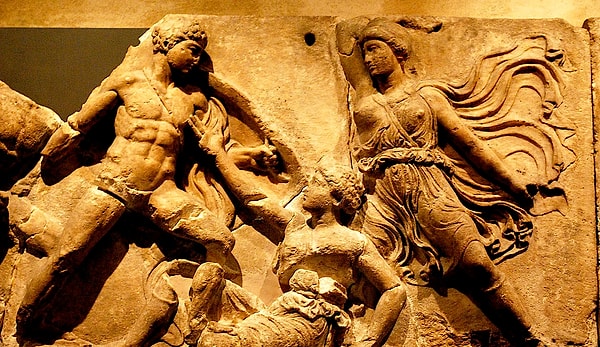 Yunan savaşçısı Thersites, Aşil'in Penthesilea'nın naaşına yaptıklarıyla alay eder ve söylentilere göre Thersites, Penthesilea'nın gözlerini çıkarır.