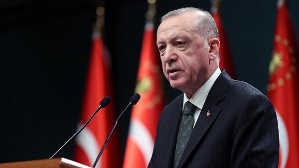 “Dünyanın her yerindeki otokratlar gibi Erdoğan da ‘kötü’ politikaları sınırlayan ve düzelten kurumları sistematik olarak zayıflatarak iktidarını pekiştirdi.”