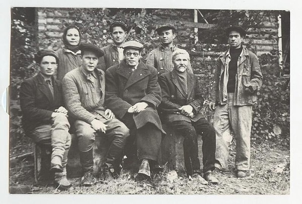 9. Поэты Александр Твардовский и Михаил Исаковский (1946-1947 годы).