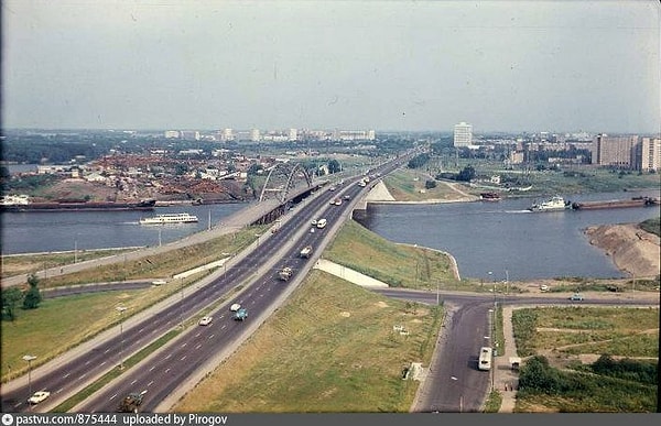 10. Мост через канал имени Москвы на Ленинградском шоссе.