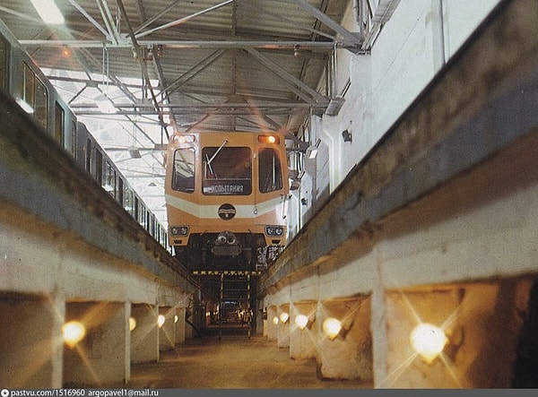 16. Опытный вагон типа «И» в электродепо «Красная Пресня».