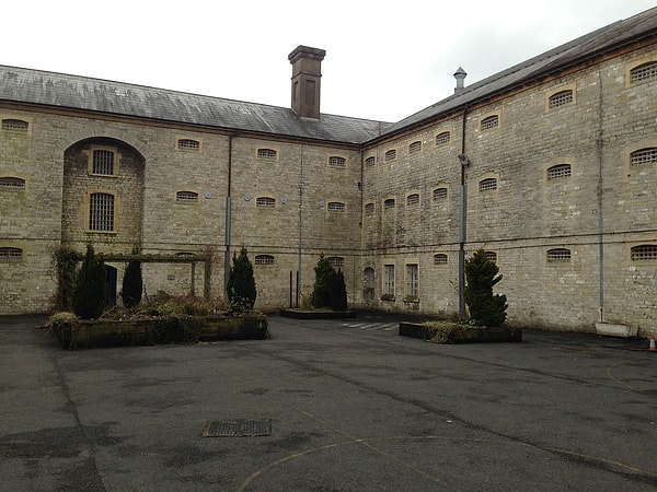 7. İngiltere'de bulunan Shepton Mallet Hapishanesi 300 yılı aşan karanlık bir tarihe sahip. Eskiden bir ordu evi olarak kullanılan hapishane 2013 çalışılamaz kabul edildi ve kapatıldı.