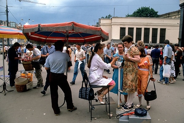 20. Взвешивание на рынке в Москве (1988 год).