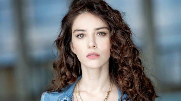 In 2017, Özge Can Gürel starred in the hit series "Dolunay" alongside Can Yaman.