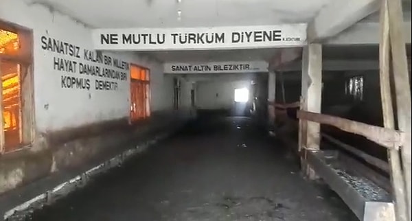 'Halk Eğitim Merkezi bünyesinde kurulan halı dokuma atölyesi 2000’lerin başında belediyeye devrediliyor' diyen İsmail Saymaz, atölyenin ardından da bir köylüye kiralandığını ve köylünün de ahıra çevirdiğini söyledi.