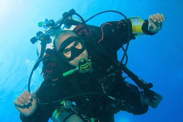 2. Tüm zamanların en derin tüplü dalışı 332 metreyle Ahmed Gabr adlı sporcu tarafından 2014 yılında gerçekleştirildi. Gabr'ın dalışa hazırlanması ise 10 yılı bulmuştu...
