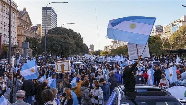 Eğilmez, Türkiye'de kriz olmadığı söylemini de Arjantin örneğiyle açıklıyor.