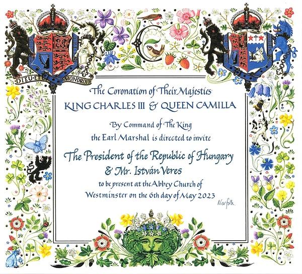 Kral III. Charles'ın eşi Camilla, Charles'ın taç töreni davetiyesinde "Kraliçe Camilla" olarak adlandırılması dikkatleri çekti.