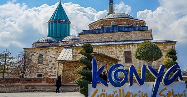İBB Başkanı Ekrem İmamoğlu'nun Konya'da gerçekleştireceği miting öncesi de Konya'da bulunan Kızılay yöneticisi oldukları iddia edilen bazı kişiler skandal paylaşımlar yaptı ve insanları 'Şeytan taşlamaya' davet etti.