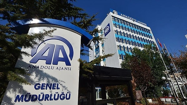 Anadolu Ajansı'nın yöneticileri 14 Mayıs akşamı seçim verilerini nasıl aktaracaklarını anlattı. Yöneticiler "Eğer verdiğimiz hizmette en küçük bir aksaklık görülürse, hizmet alanlar bizi savcılığa şikayet etsin" açıklamasını yaptı.