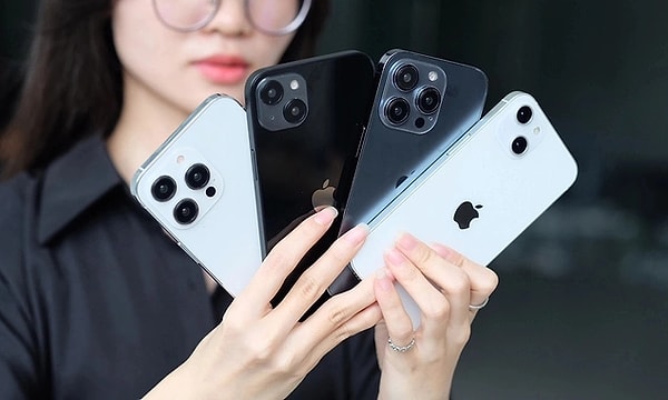 Siz de ‘iPhone 15 çıksın da alalım’ veya 'Android kullanamıyorum' diyenlerden misiniz? iPhone tutkunlarına kötü bir haber geldi. Apple, şarj cihazındaki talebi karşılayamazsa iPhone 15 Avrupa’da satılamayacak.