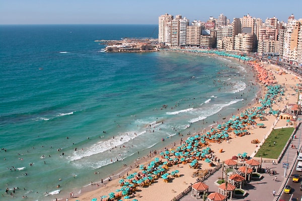 2. Какой город изображен на фото?