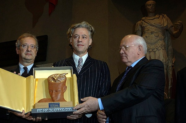 5. В каком году Михаилу Горбачеву присудили Нобелевскую премию мира?