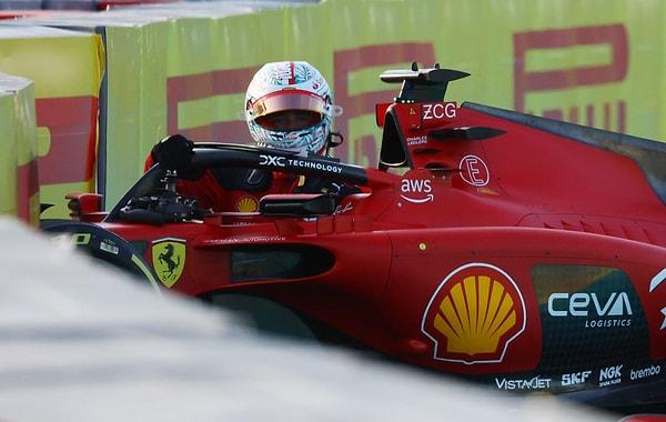 Miami kentiyle aynı adı taşıyan 5,4 kilometrelik pistte düzenlenecek yarışın sıralama turlarının bitmesine 1,5 dakika kala Ferrari pilotu Charles Leclerc kaza yaptı.