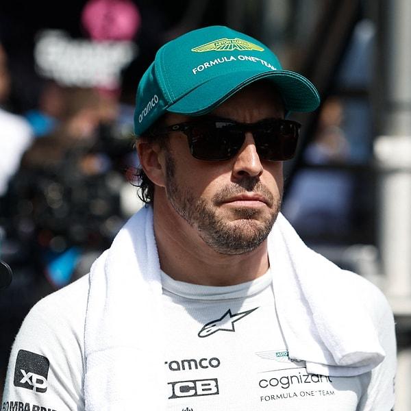 Meksikalı sürücünün 0.361 saniye arkasındaki Fernando Alonso (Aston Martin) 2'nciliği, pisti liderden 0.508 saniye yavaş turlayan Carlas Sainz (Ferrari) da 3'üncülüğü elde etti.