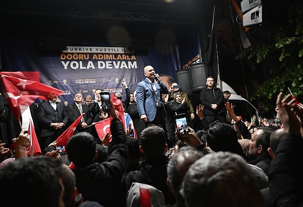 İçişleri Bakanı ve AK Parti İstanbul Milletvekili adayı Süleyman Soylu, Gaziosmanpaşa'da Pazariçi Mahalle Buluşması'na katıldı.