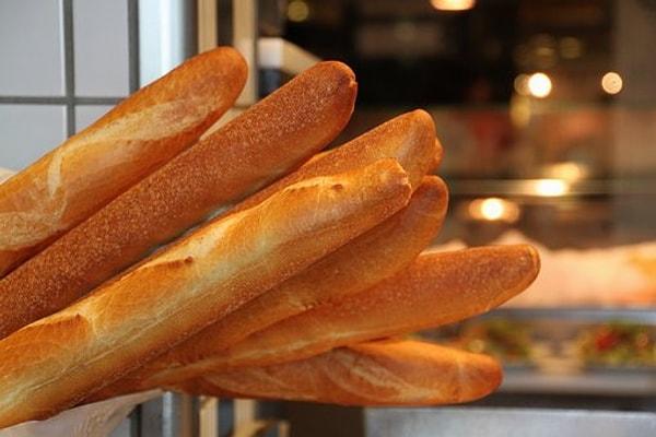 Fransa'nın sembol yiyeceklerinden olan baget ekmeği üreten fırıncıların, baget ekmeği yaparken uyacakları kurallar 1933 yılında yayınlandı.