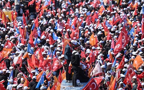 Cumhurbaşkanı Recep Tayyip Erdoğan, 14 Mayıs seçimleri öncesi İstanbullu vatandaşlarla buluştu. AK Partili İstanbul seçmenileri düzenlenen mitinge ilgi gösterdi.