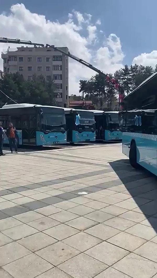 Ekrem İmamoğlu'nun Erzurum'da yapacağı miting öncesi meydan belediye otobüsleriyle kapatılmıştı.