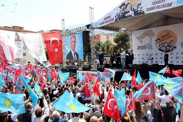 İYİ Parti Genel Başkanı Meral Akşener, ‘Millet Buluşmaları' kapsamında Manisa'da miting düzenledi. Mitinge katılan isimlerden biri de Ankara Büyükşehir Belediye Başkanı ve Cumhurbaşkanı Yardımcısı Adayı Mansur Yavaş oldu.