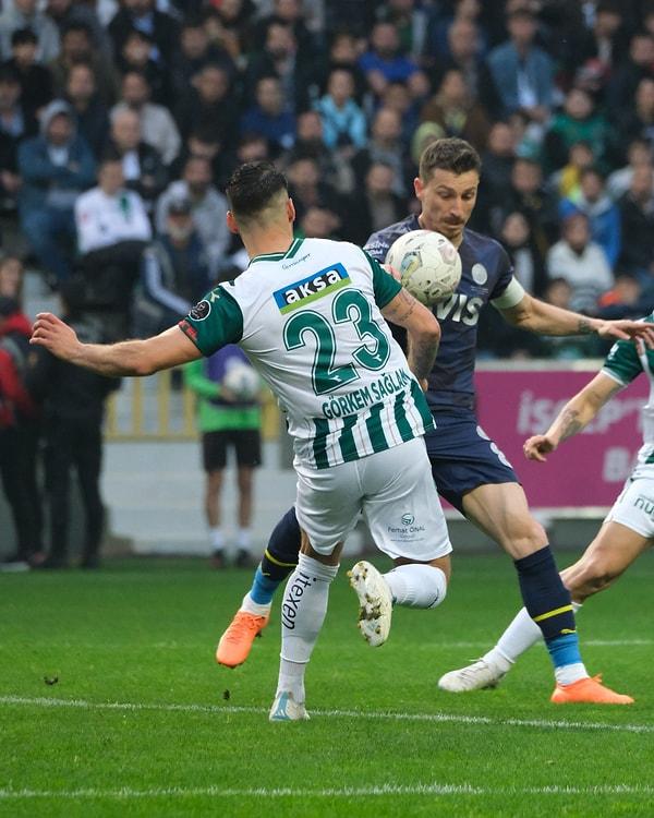 Dengeli başlayan mücadelenin 20. dakikasında hakem Bahattin Şimşek Fenerbahçe lehine penaltı noktasını gösterdi.