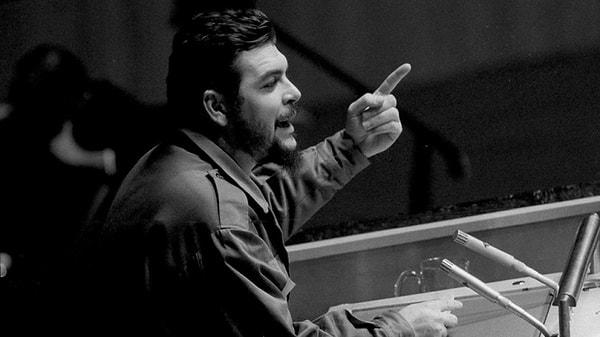 Che Guevara, 1959’da Küba’daki devrimin zafere ulaşmasından sonra, diğer ülkelerdeki gerilla hareketlerine önderlik etmek için ülkeyi terk etti.
