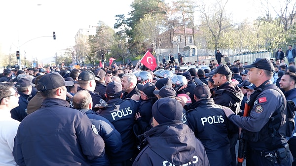 Olayın sorumlularıyla ilgli soruşturma yapan polis, 16 kişiden 13'ünü daha önce yakalamıştı. Polis, olaylarla ilgili 2 kişiyi daha gözaltına aldı.