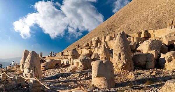The most impressive features of Mount Nemrut are the giant stone statues of gods, goddesses, and animals.