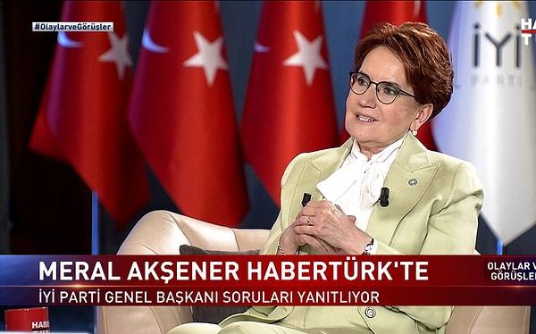 Akşener, Kemal Kılıçdaroğlu'nun Tuncer Akşener'e yardım etmek müsade isteyip mutfağa girdiğini, kendisinin de gizlice fotoğraflarını çektiğini söyledi.