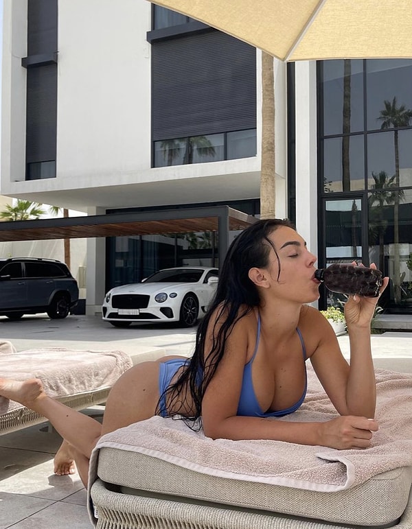 Упомянутый пост имеет в общей сложности 4 миллиона лайков и 19 тысяч комментариев.