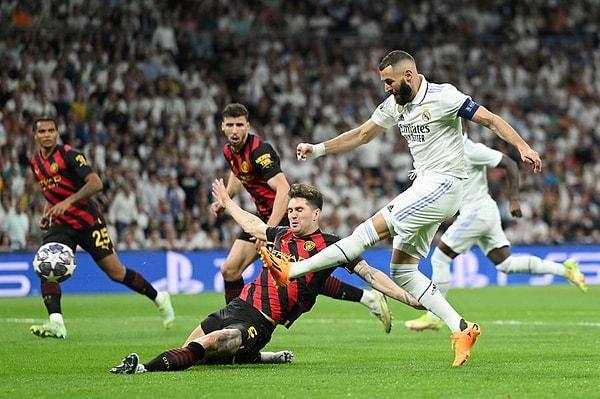 İlk yarı 1-0 Real Madrid üstünlüğüyle sona ererken ikinci yarının ilk 20 dakikası ev sahibi takımın baskısıyla geçildi.