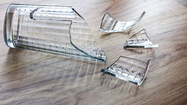 3. Вы разбили стакан: что первым приходит в голову?