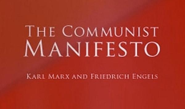 Komünist Manifesto'da Karl Marx ve Friedrich Engels; işçi sınıfının kaderinin, proletarya diktatörlüğü (burjuvazinin diktatörlüğüne karşıt olarak çoğunluğun yönetimi) ile kapitalist sistemi yerinden etmek, sınıf sisteminin temelini oluşturan sosyal ilişkileri ortadan kaldırmak olduğunu söylemişti.