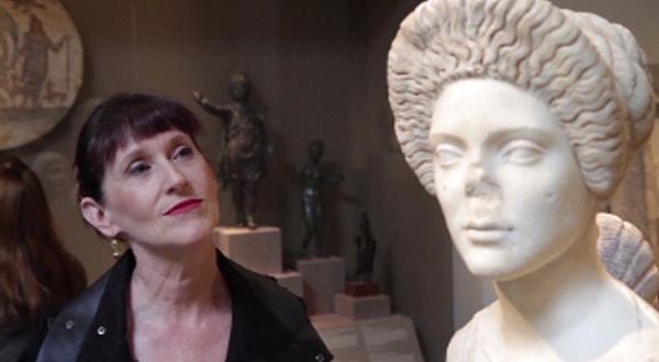 3. Saç arkeologu mesleğini daha önce hiç duymuş muydunuz? Aslen kuaförlük yapan Janet Stephens isimli bir kadın, 2001 yılında ziyaret ettiği müzede Yunan ve Roma heykellerindeki saç modellerinin peruk olmadığını fark etti.