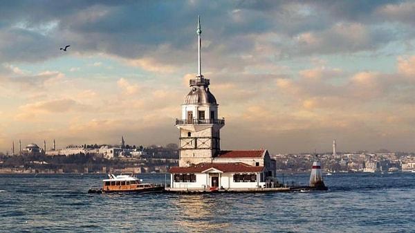 Kule, 1509 yılındaki İstanbul depreminde yıkılmış, 1721'de çıkan yangında da hasar görmüştür. 1760'lı yıllardan beri deniz feneri olarak kullanılan kule, 1800'lü yıllarda karantina istasyonu olarak bile kullanılmıştır. Bu yüzden kulenin restorasyon tarihi epey bir eski denilebilir.