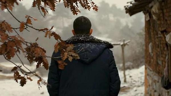 The cinematography in "Ahlat Ağacı" is breathtaking, with director Nuri Bilge Ceylan capturing the stark beauty of the Turkish landscape in all its glory.